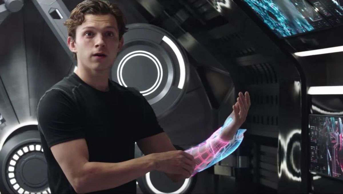 peter_parker_with_iron_man_gauntlet_in_spider-man_far_from_home.jpg